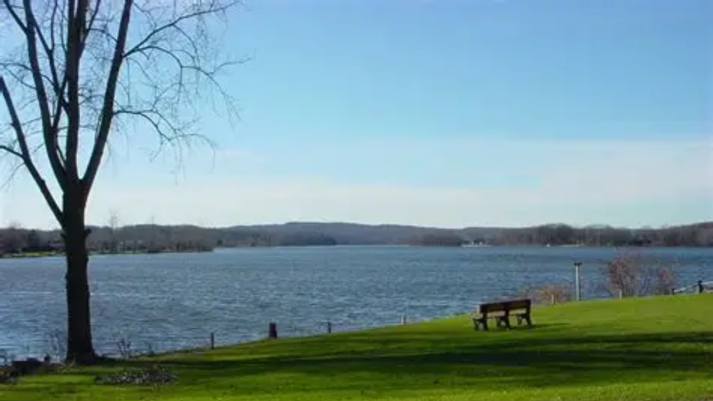 Professional garage door repair service in Lake Isabella, Michigan